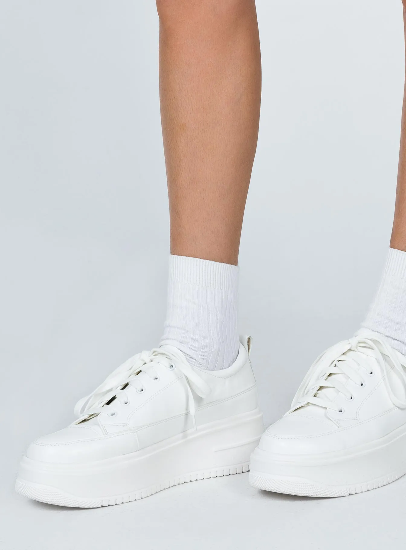 Dylan Sneaker White