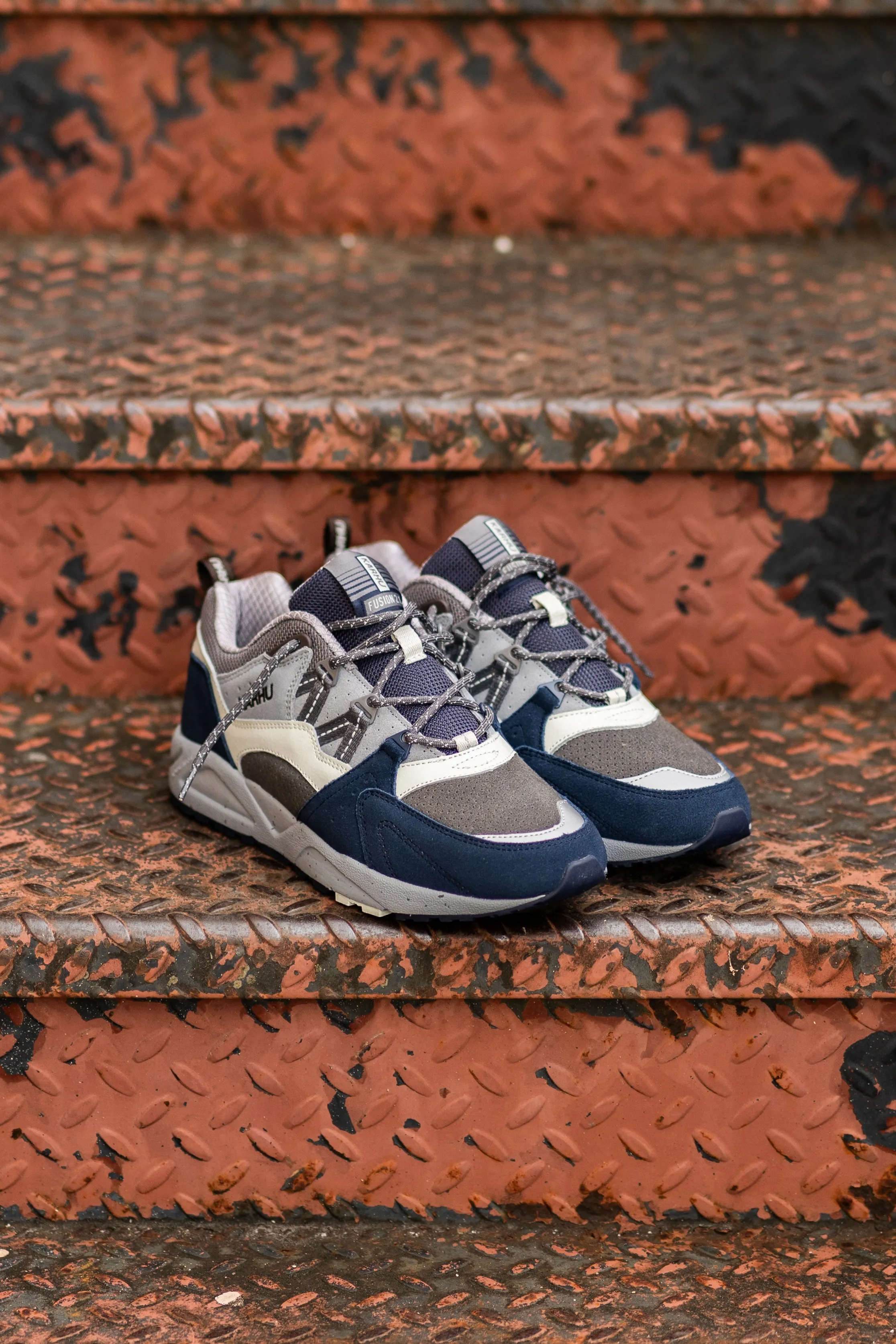 Karhu Fusion 2.0 (Mood Indigo/Smoked Pearl)