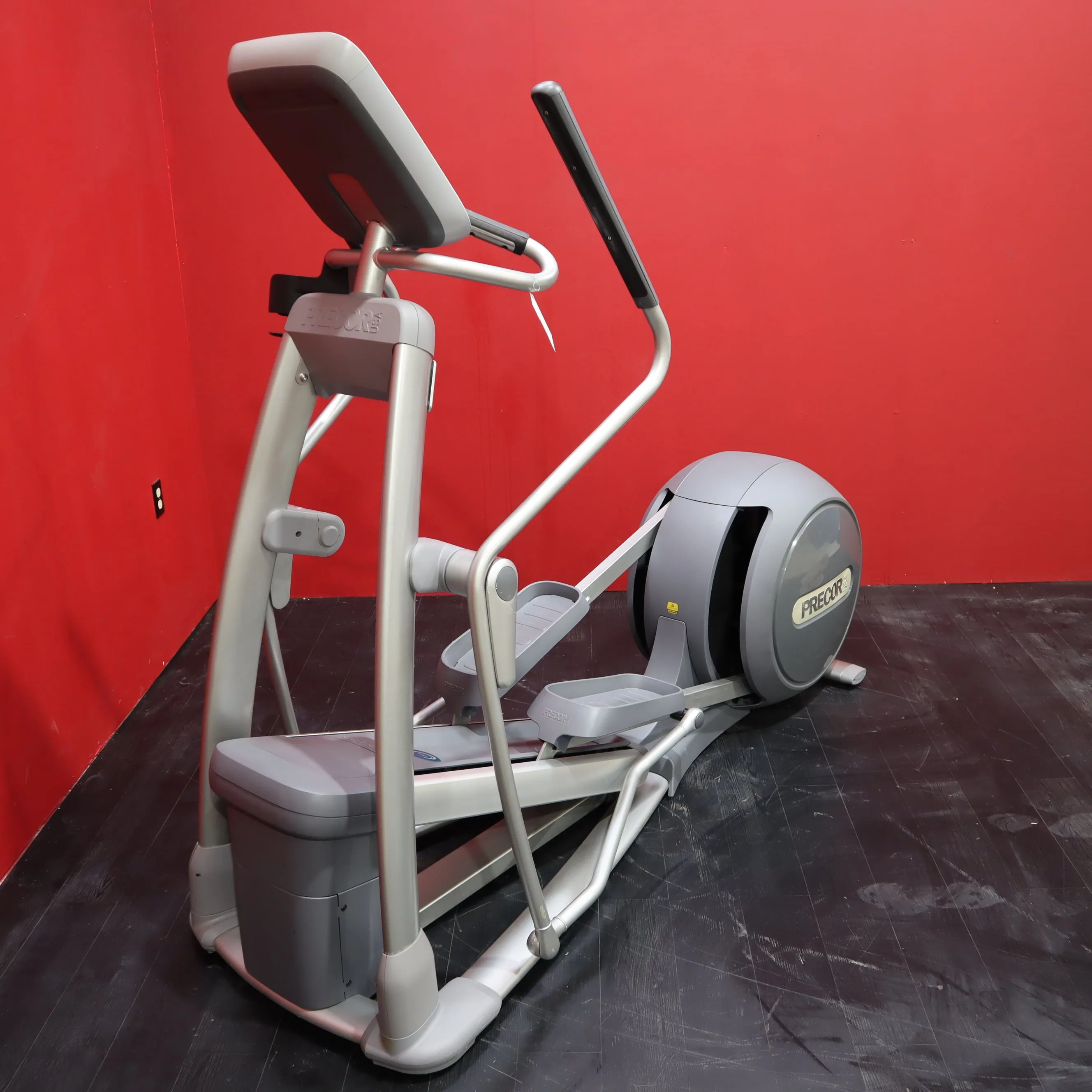 Precor EFX 556i Total Body Elliptical Trainer w/Experience Console (Refurbished)