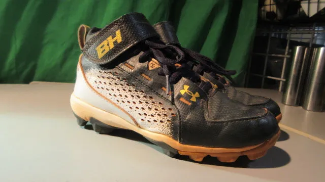 Used Under Armour BH Cleats - Size Youth 2.5