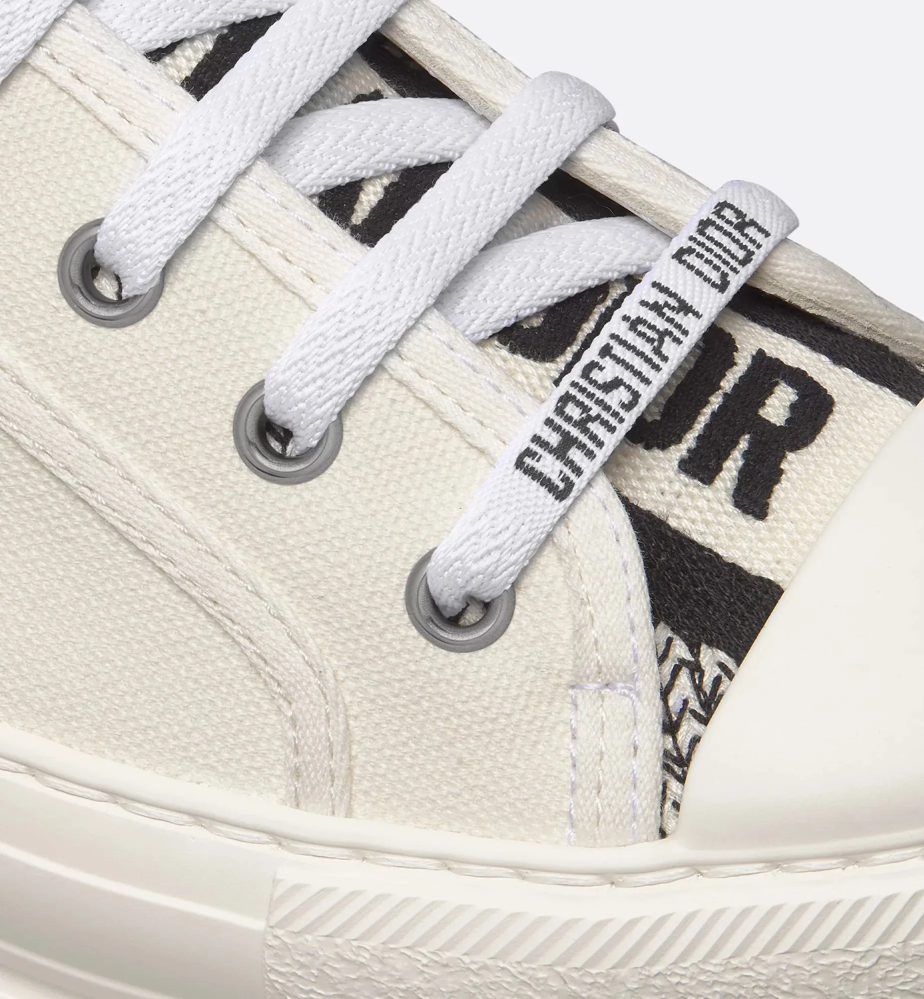 Walk'n' Platform embroidered Canvas Sneaker