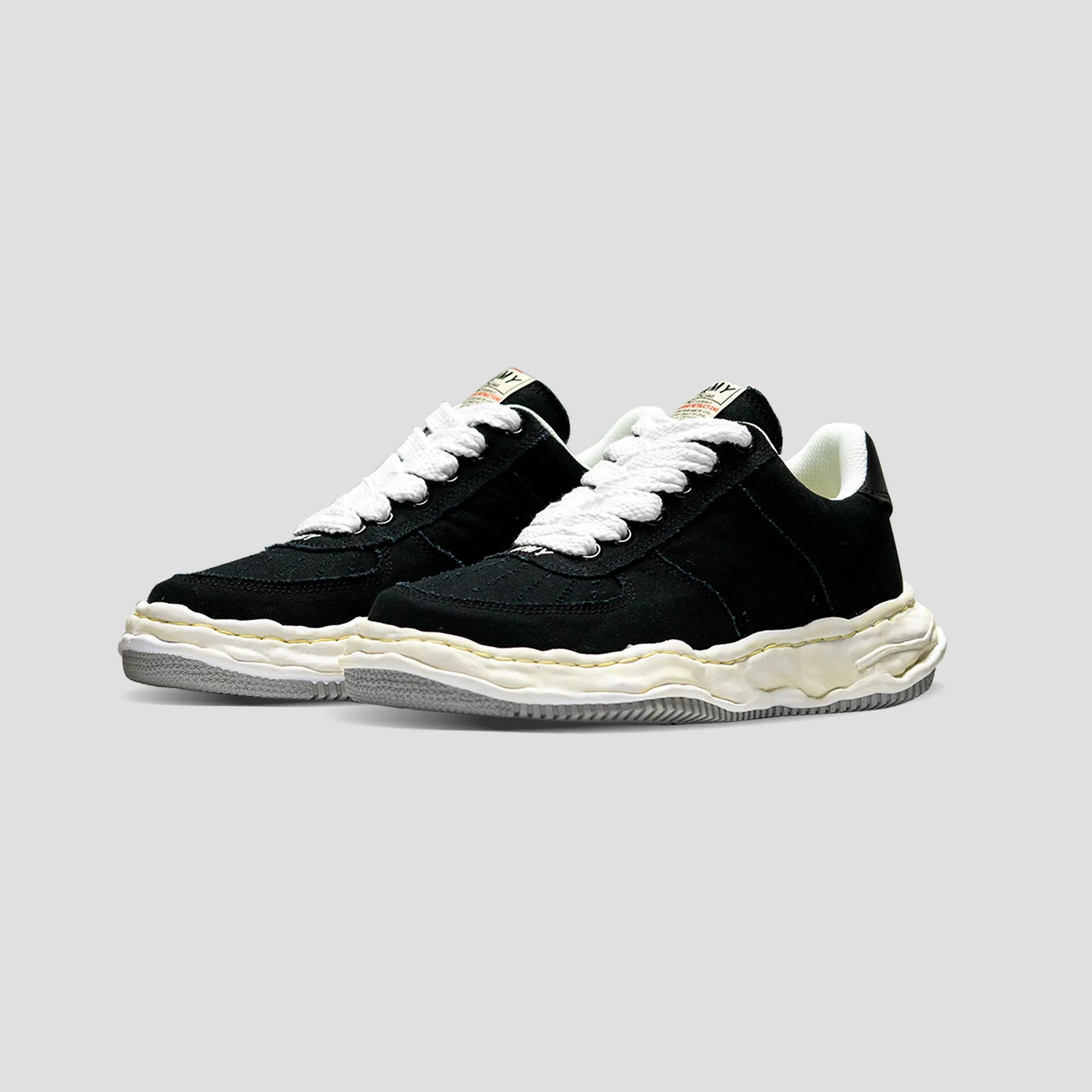 WAYNE LOW TOP CANVAS SNEAKER - BLACK