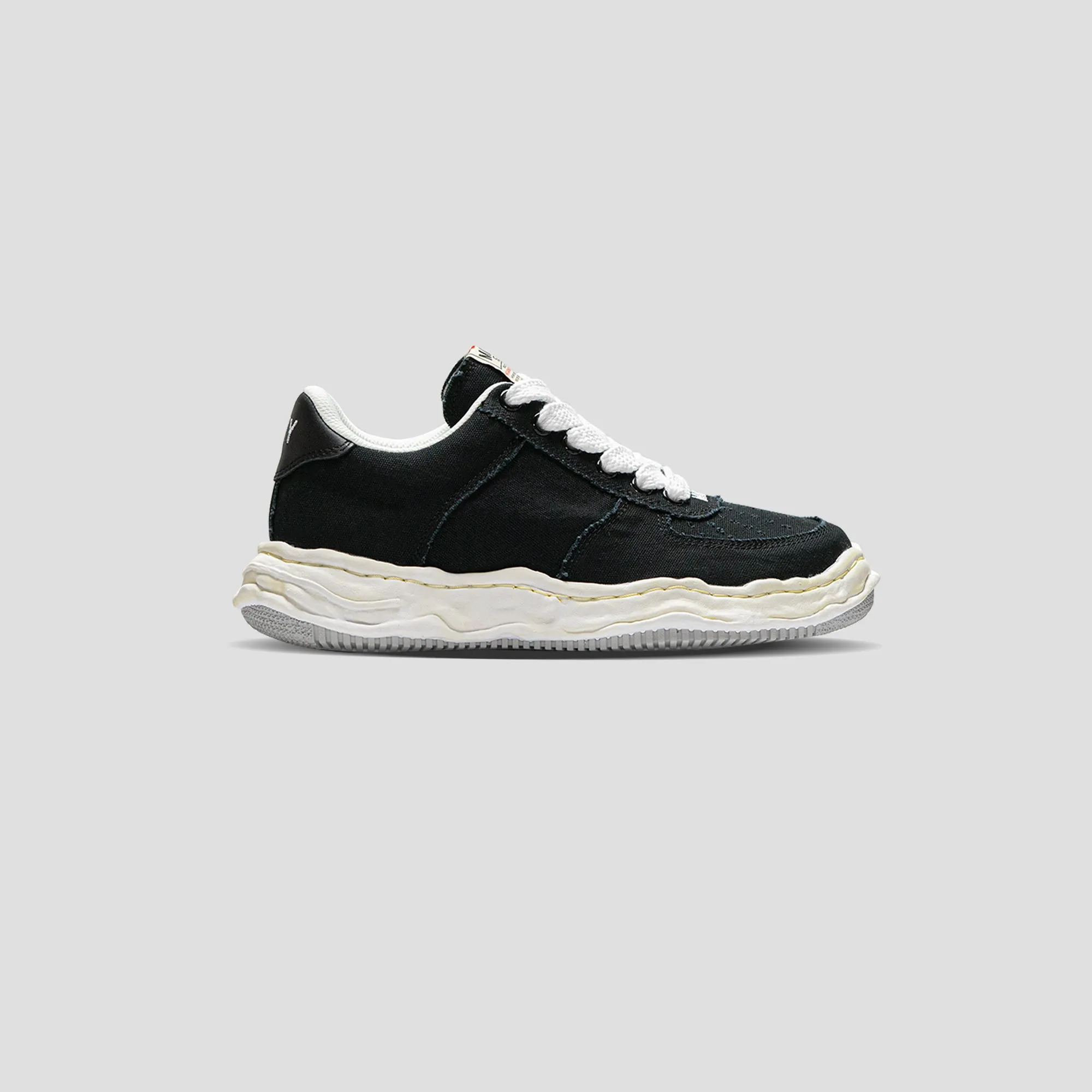 WAYNE LOW TOP CANVAS SNEAKER - BLACK