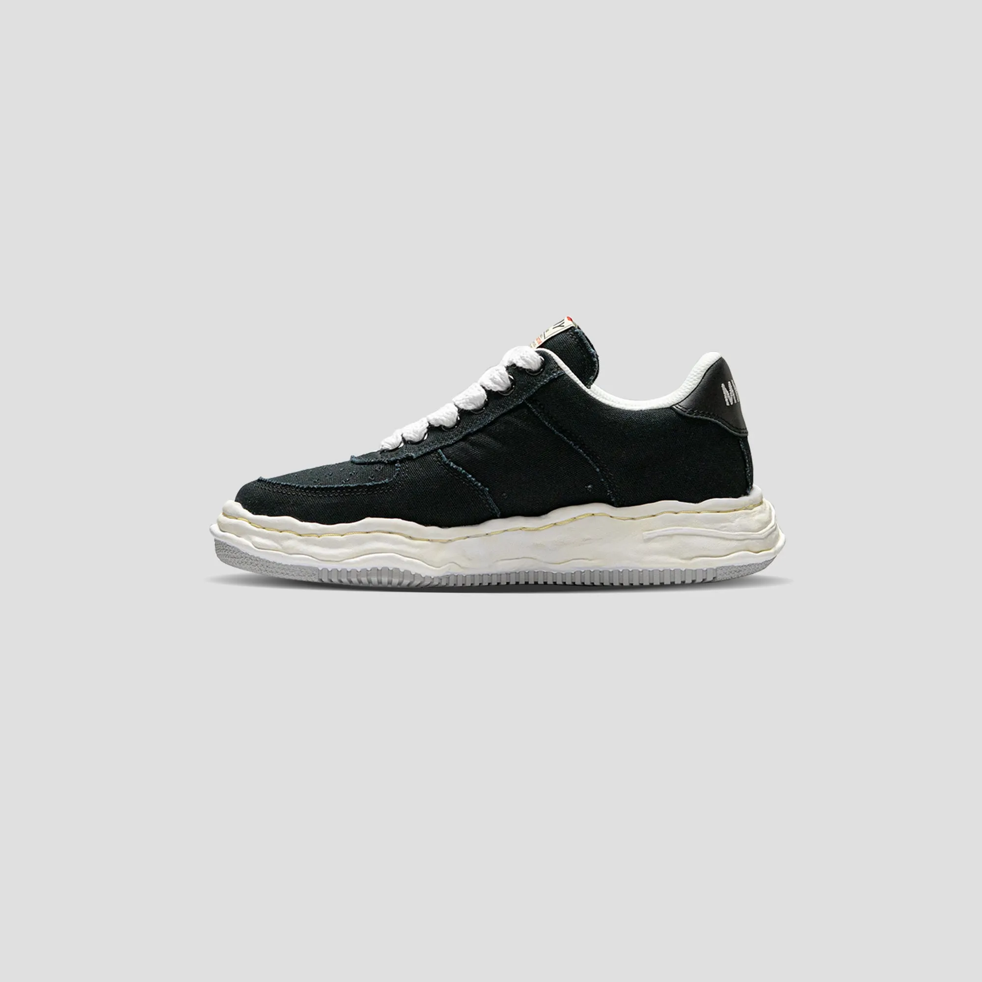 WAYNE LOW TOP CANVAS SNEAKER - BLACK